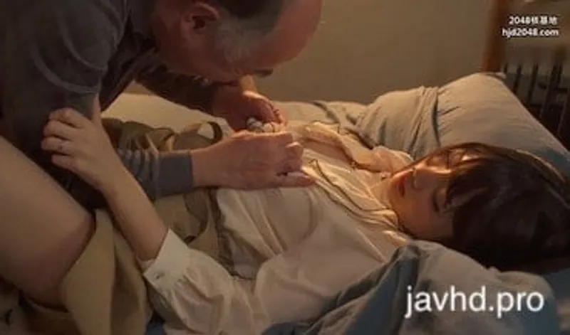 ông chồng đi vắng cô vợ bị lão già nhà kề bên hiếp suzu harumiya